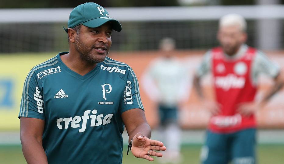 Roger Machado mostra preocupação com novo esquema do Corinthians