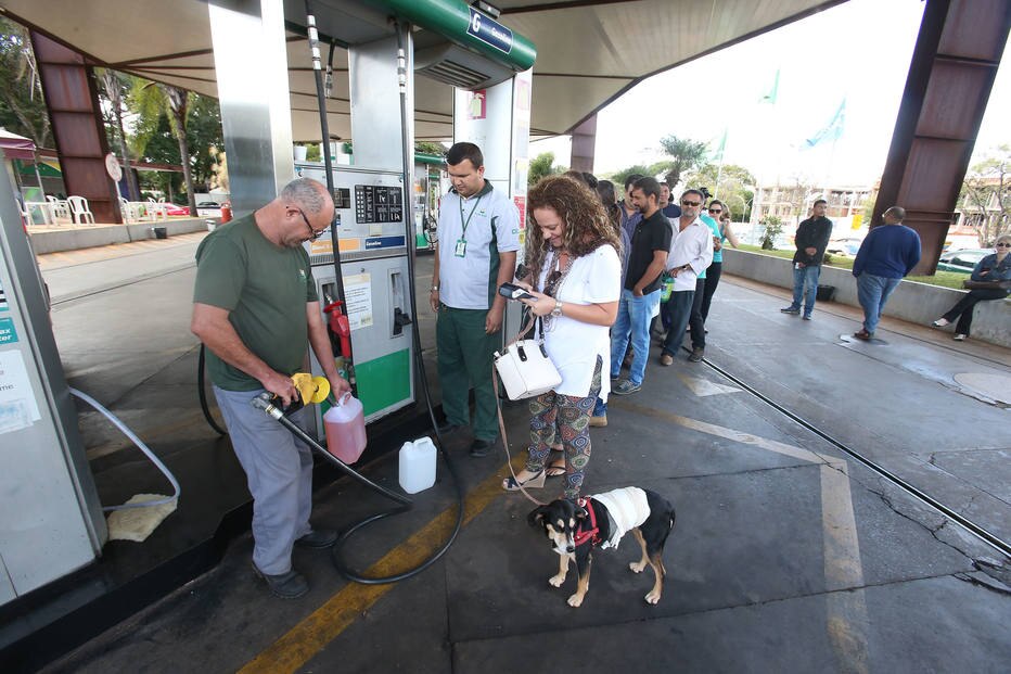 Diesel no Brasil está mais caro do que nos EUA e vizinhos, mas abaixo da média mundial