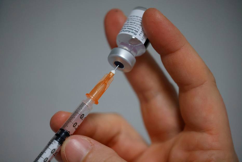 Planalto recebeu a MP da Vacina em dezembro, assinada por dois ministros, AGU e CGU. Para especialistas, eximir o fabricante de efeitos adversos ‘é prática comum’