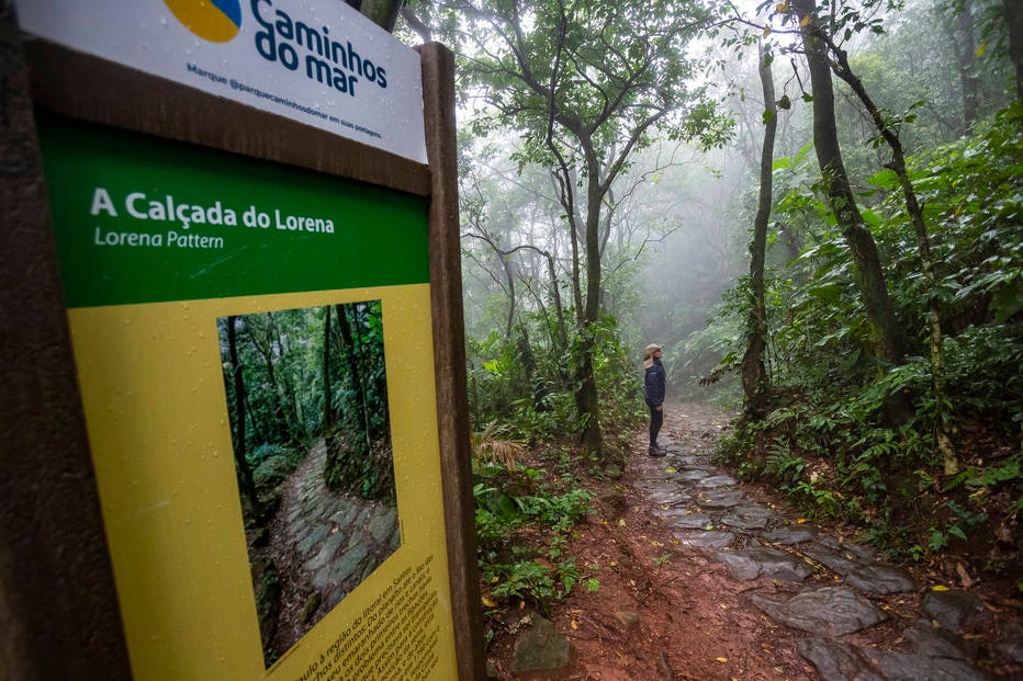 Calçada do Lorena é feita de pedras e foi primeiro caminho pavimentado do Brasil