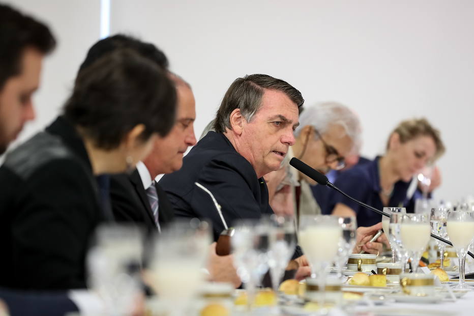 Bolsonaro diz que divulgar dados 'alarmantes' de desmatamento 'prejudica' o País