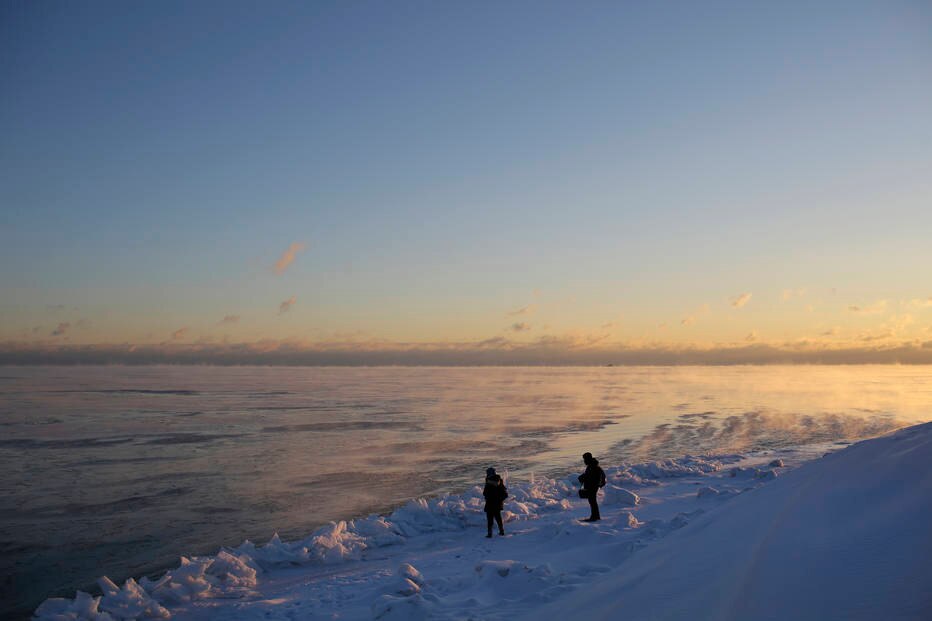 Beira do Lago Michigan em dia de frio intenso em Chicago
