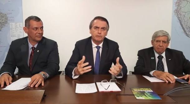 Generais e Bolsonaro nas redes