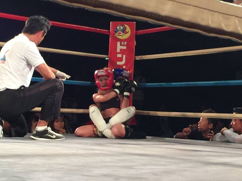 Menina de 12 anos vence combate de MMA contra lutadora de 24 no