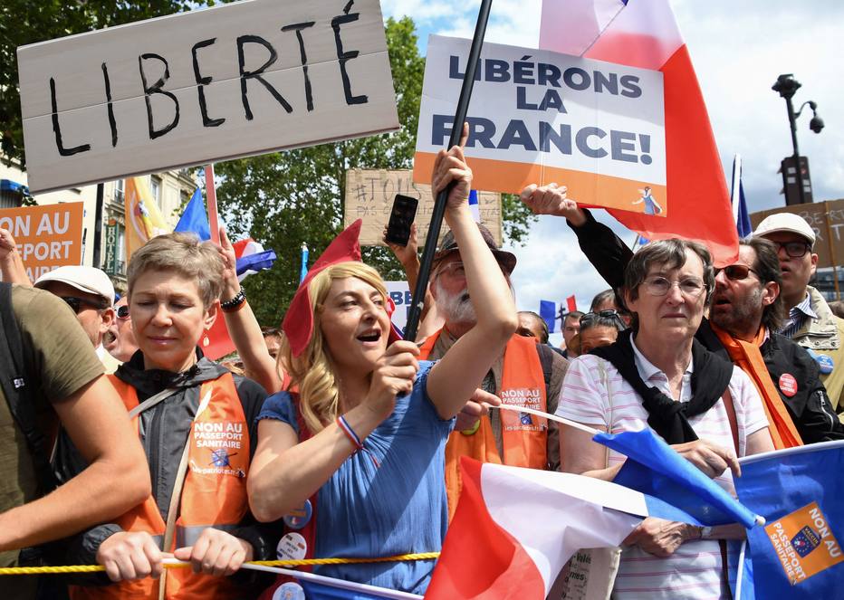 Populistas estimulam protestos contra passaporte de vacina na França e  Itália - Internacional - Estadão