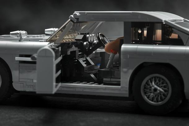 Carro de James Bond vira modelo de Lego