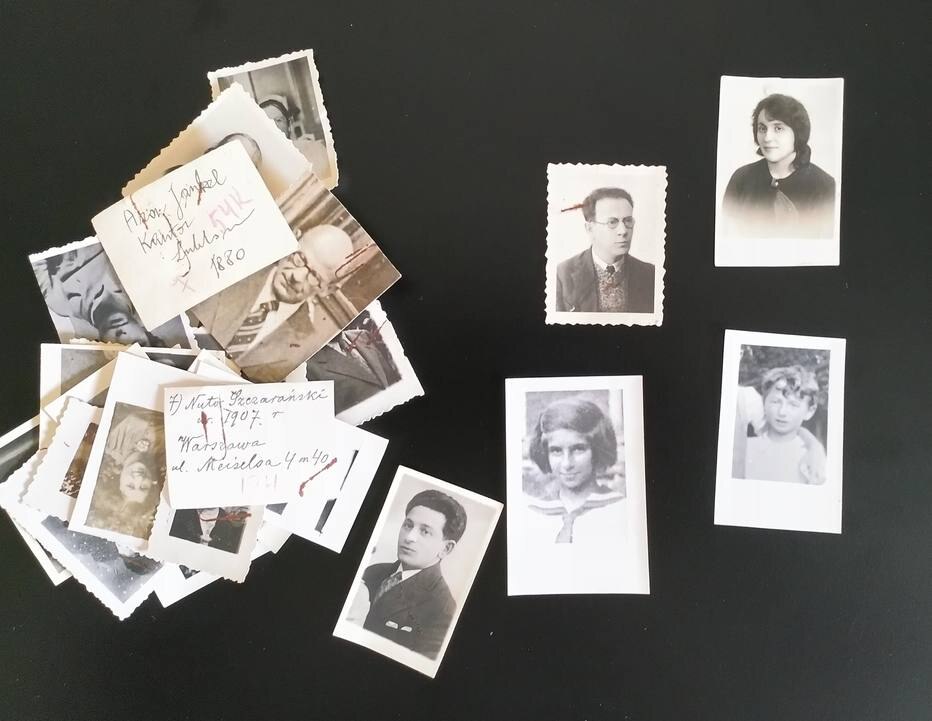 Fotos pessoais enviadas à Suíça por judeus para a emissão de passaportes latino-americanos falsos 