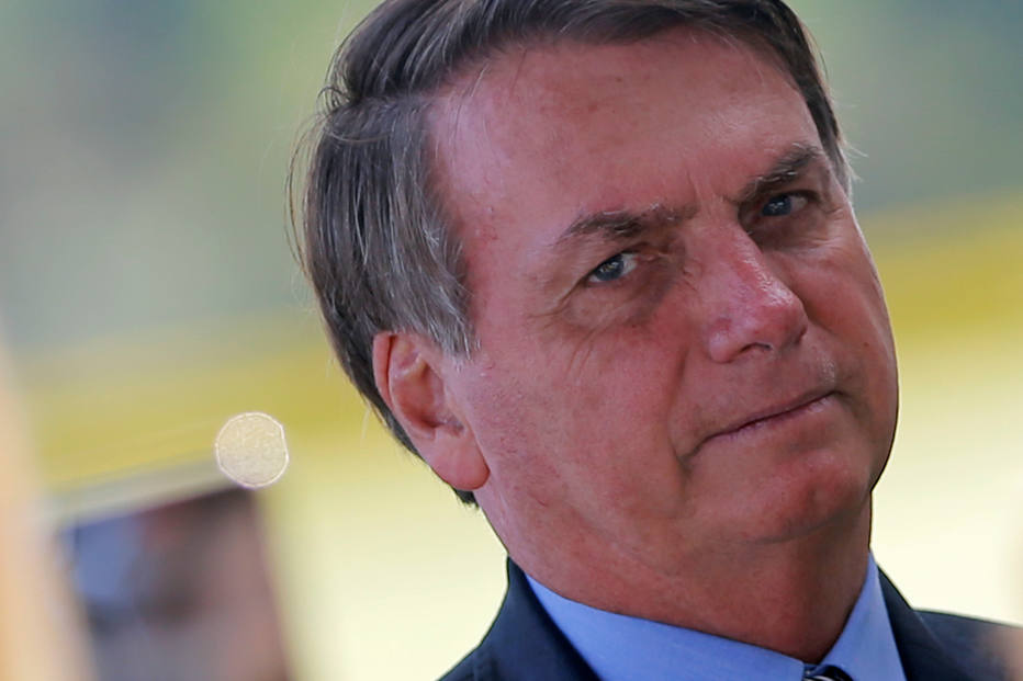 Presidente Jair Bolsonaro deixa o Palácio da Alvorada, em Brasília (DF).