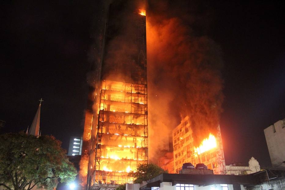 Incêndio em prédio no centro de São Paulo