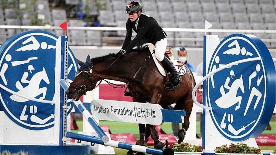 Cavalo Saint Boy, montado pela alemã Annika Schleu, que ...