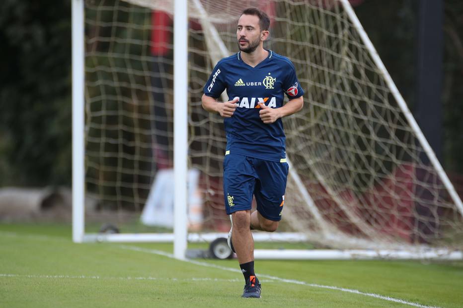 Éverton Ribeiro aposta na confiança do Fla para brigar por títulos