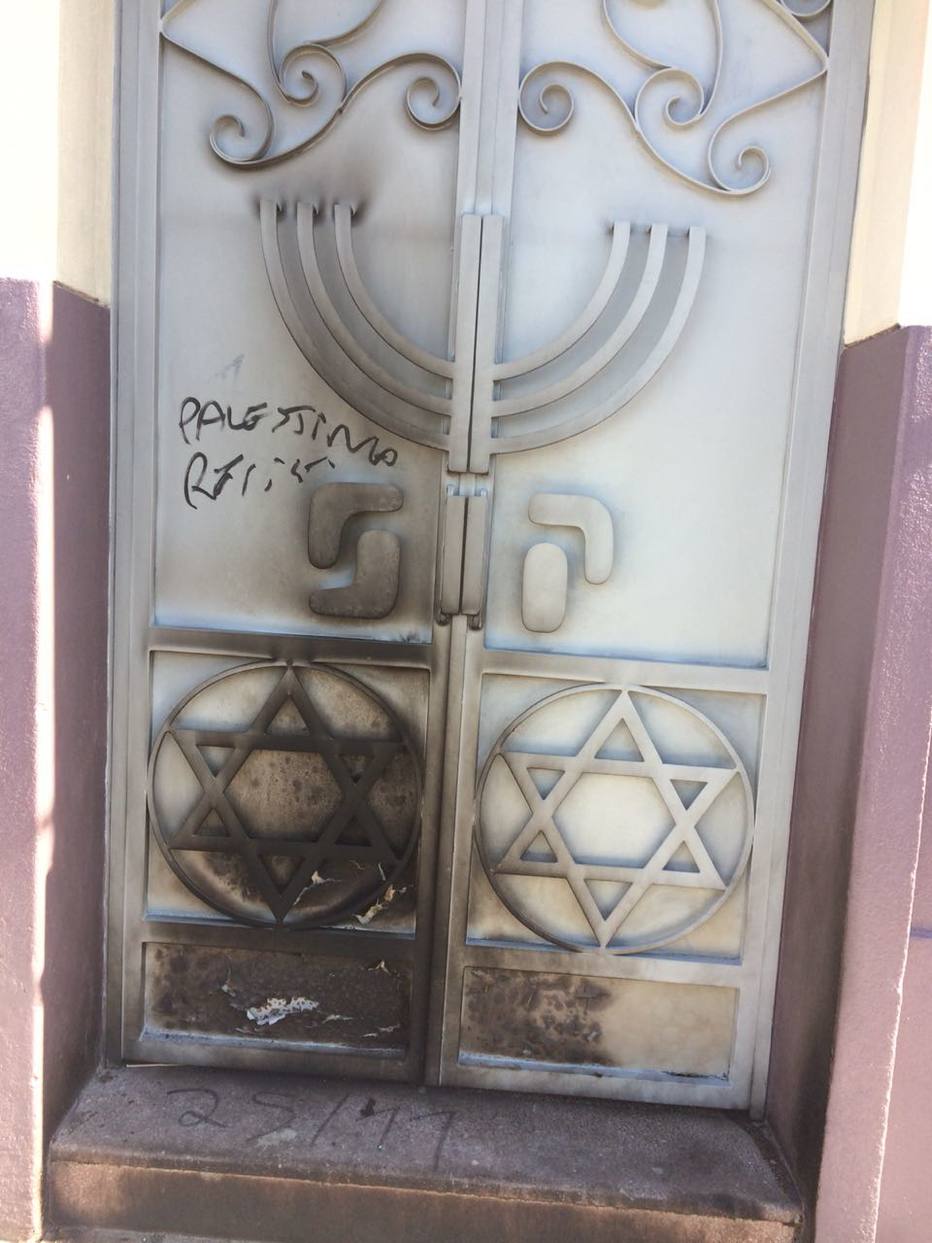 Sinagoga atacada