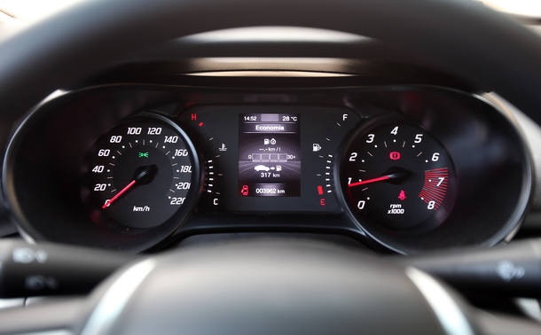Fiat Cronos 1.3 Drive x Volkswagen Virtus 1.6 MSI