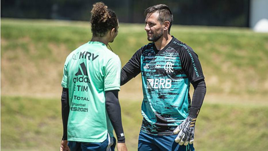 Recuperado, Diego Alves volta a ser relacionado no Flamengo após mais de um mês