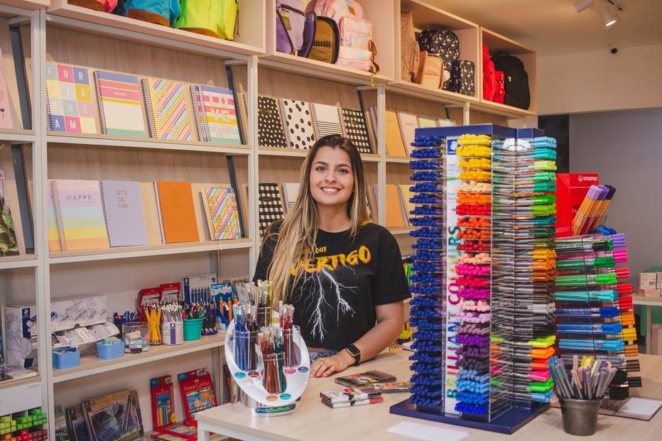 Lívia Vasconcellos proprietária da papelaria Lojinha da Lívia