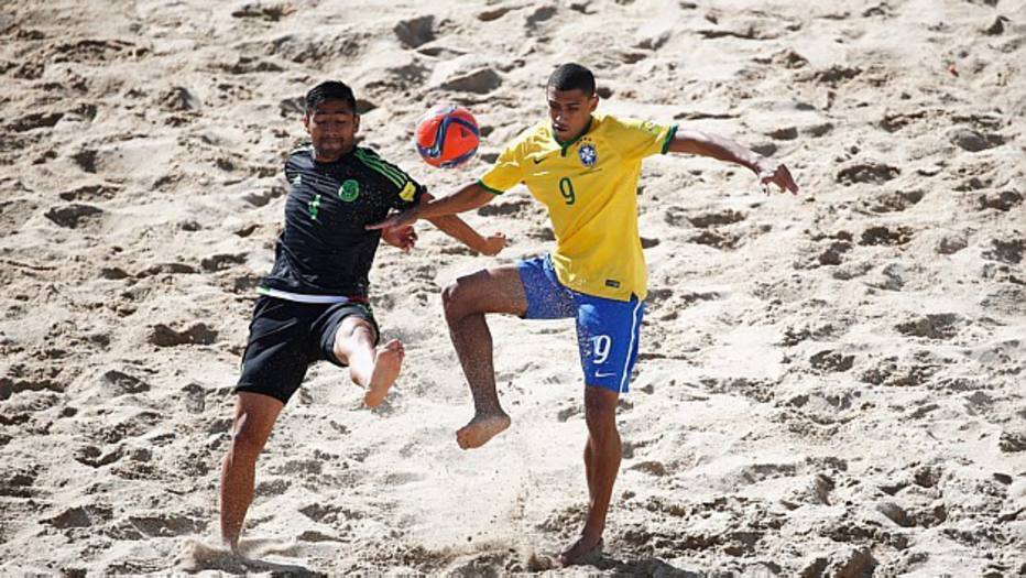 Brasil estreia com vitória no Mundial de Futebol de Areia Esportes