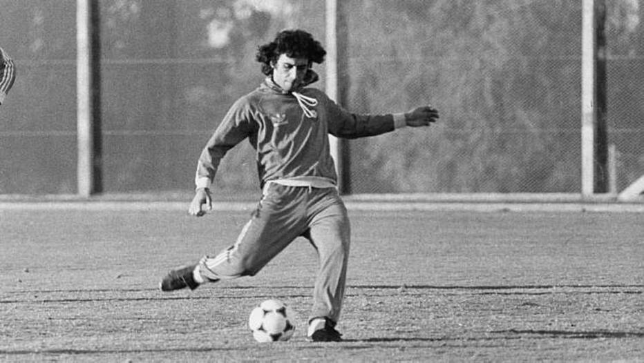 Nelinho, ídolo do clube, diz 'Cruzeiro precisa de uma limpa geral