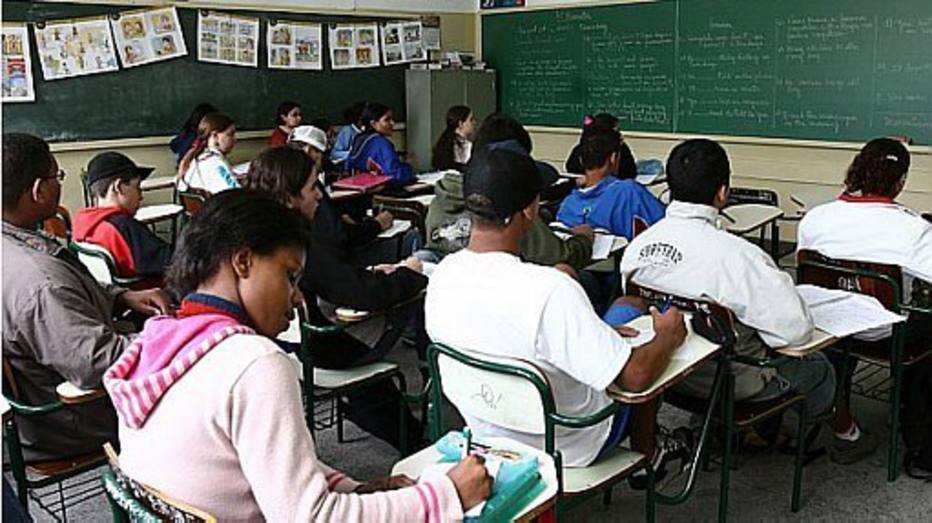 56,7 dos alunos concluem o ensino médio na idade certa Educação Estadão 56,7 dos alunos concluem o ensino médio na idade certa Educação Estadão