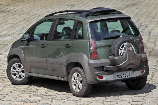 Chevrolet Spin Activ x Fiat Idea Adventure