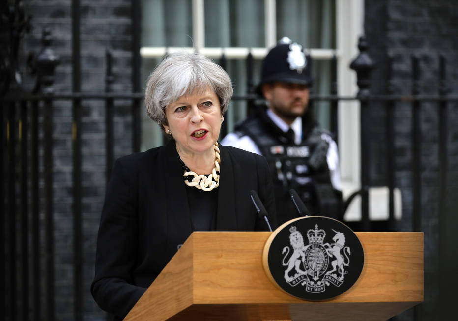 Theresa May faz pronunciamento após ataque terrorista