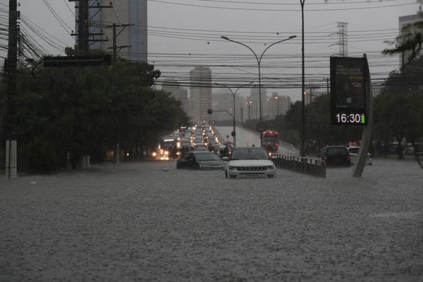 Chuva Coloca Sp Em Estado De Atencao Chuva Coloca Sp Em Estado De Atencao