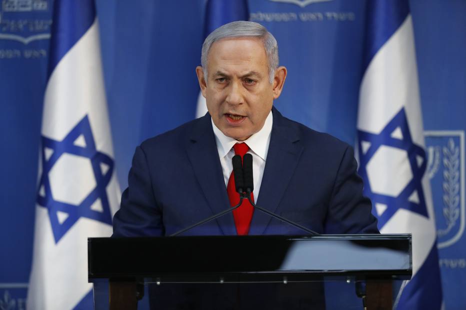 O primeiro-ministro de Israel. Binyamin Netanyahu, fala com a imprensa em Tel Aviv, após reunião com gabinete de ministros 
