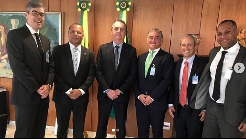 Pai de Neymar é recebido por Bolsonaro e Guedes para tratar de cobranças da Receita ao jogador