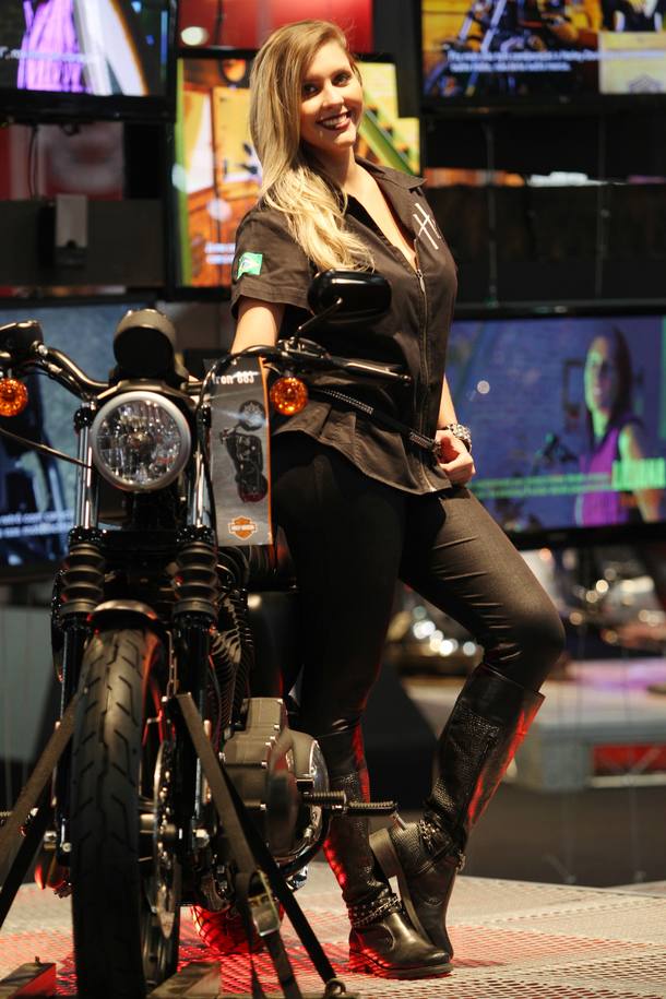 Toque feminino no Salão Duas Rodas 2015
