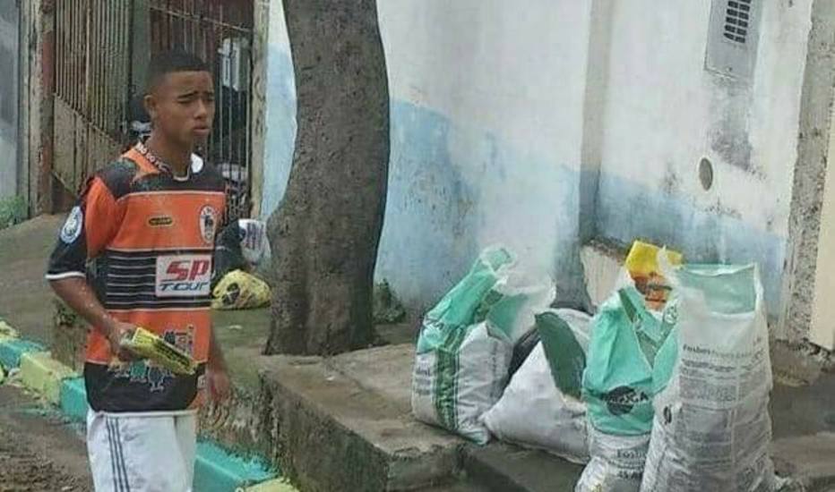 Gabriel Jesus Ha Quatro Anos Pintava A Rua Hoje E O Camisa 9 Titular Da Selecao Futebol Fera