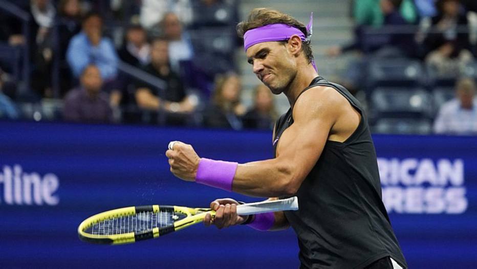 Rafael Nadal comemora durante partida contra Matteo Berrettini