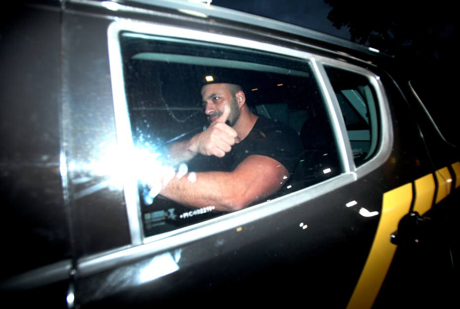 Daniel Silveira ser&aacute; investigado por suposto desacato a policial que lhe pediu para usar m&aacute;scara