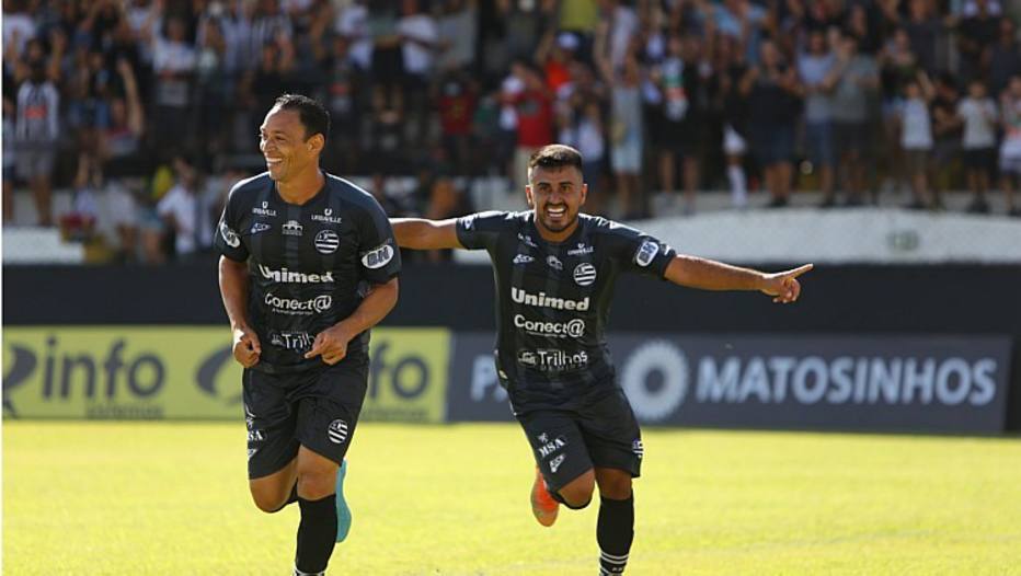 Ricardo Oliveira comemora seu primeiro gol pelo Athletic Club