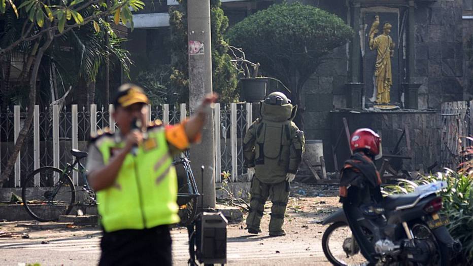 Atentados a bomba contra igrejas deixa pelo menos seis mortos na Indonésia