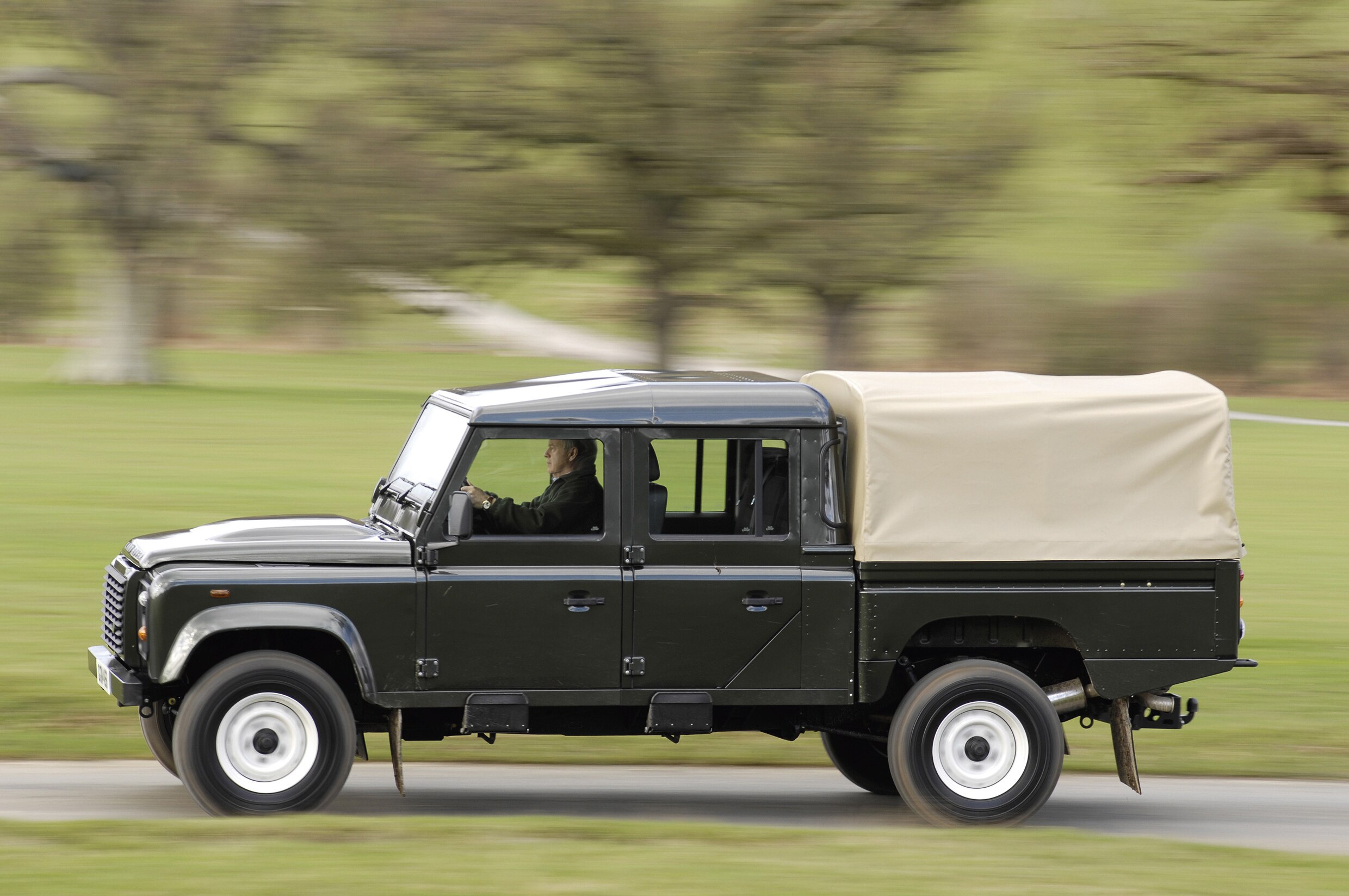 Land rover defender 2009