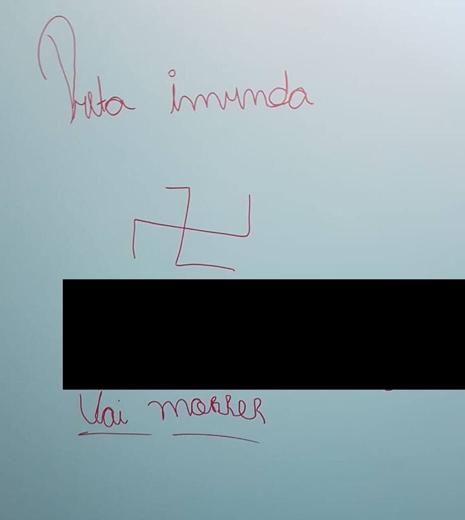 Aluna negra é alvo de pichações racistas em banheiro da UFSCar - São Paulo - Estadão