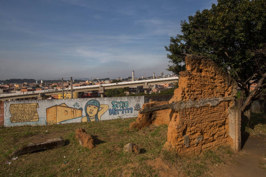  Sítio Mirim é uma casa bandeirista feita com 