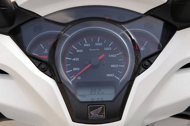 Honda SH300i desafia Dafra Citycom