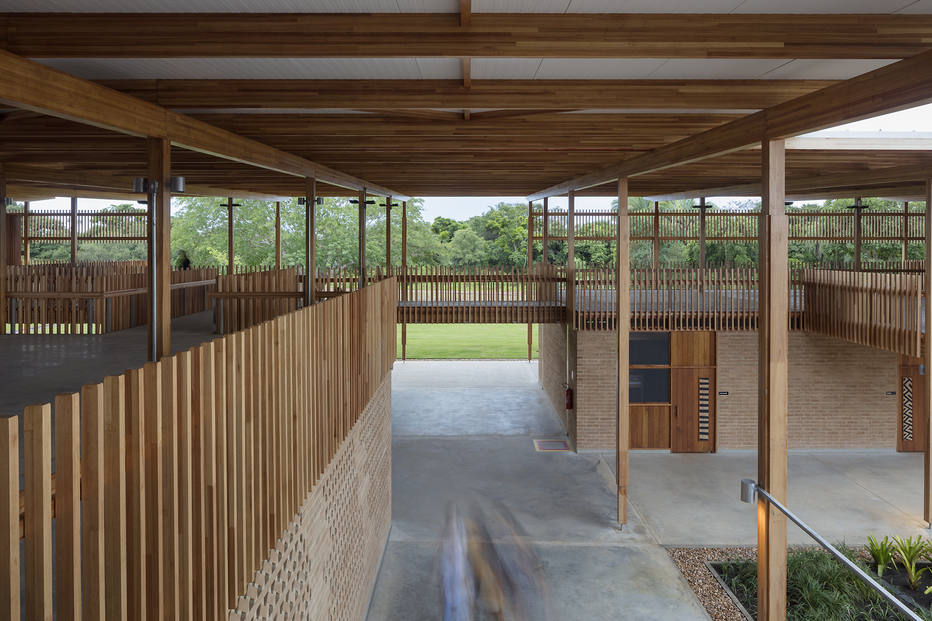 A escola da Fazenda Canuanã, na zona rural de Formoso do Araguaia, (TO), que recebeu o prêmio de Melhor Edifício de Arquitetura Educacional do mundo, da Building Of The Year