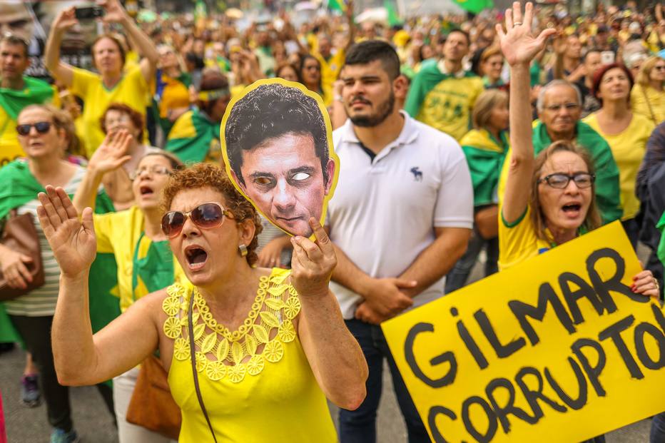 Manifestação na Paulista pede impeachment de Gilmar Mendes