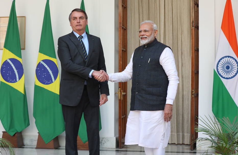 Bolsonaro assina acordos na Índia