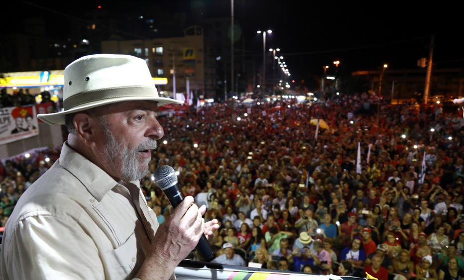 Lula discursa em comício em São Leopoldo