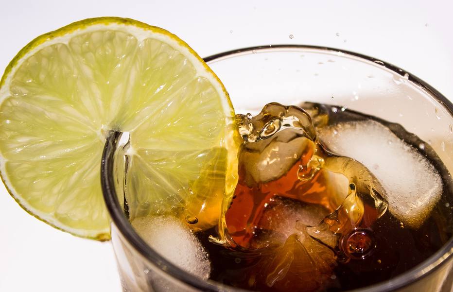 Estudo indica relação entre consumo de bebidas açucaradas e câncer