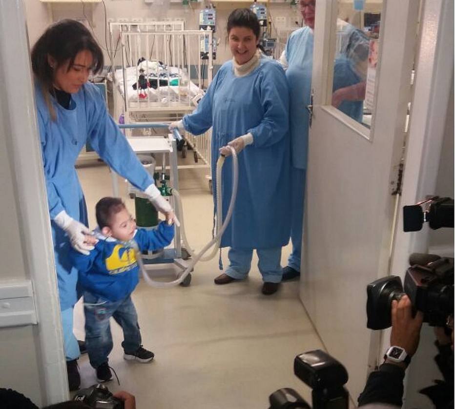 Prematuro de 28 semanas, menino ganha alta após três anos em hospital
