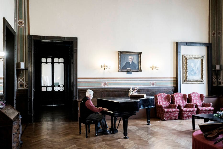 Local é mantido pela Fundação Giuseppe Verdi e ajuda idosos em situação de pobreza