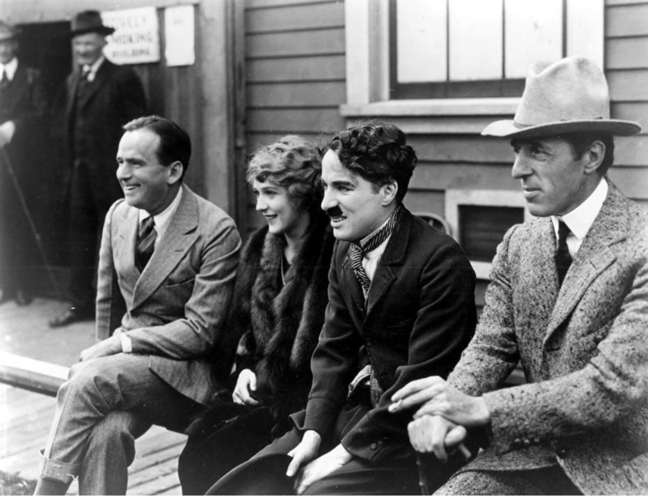 Charles Chaplin, Mary Pickford, Douglas Fairbanks e D.W. Griffith criaram os estúdios United Artists