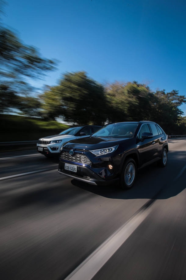 Toyota RAV4 SX x Jeep Compass Trailhawk