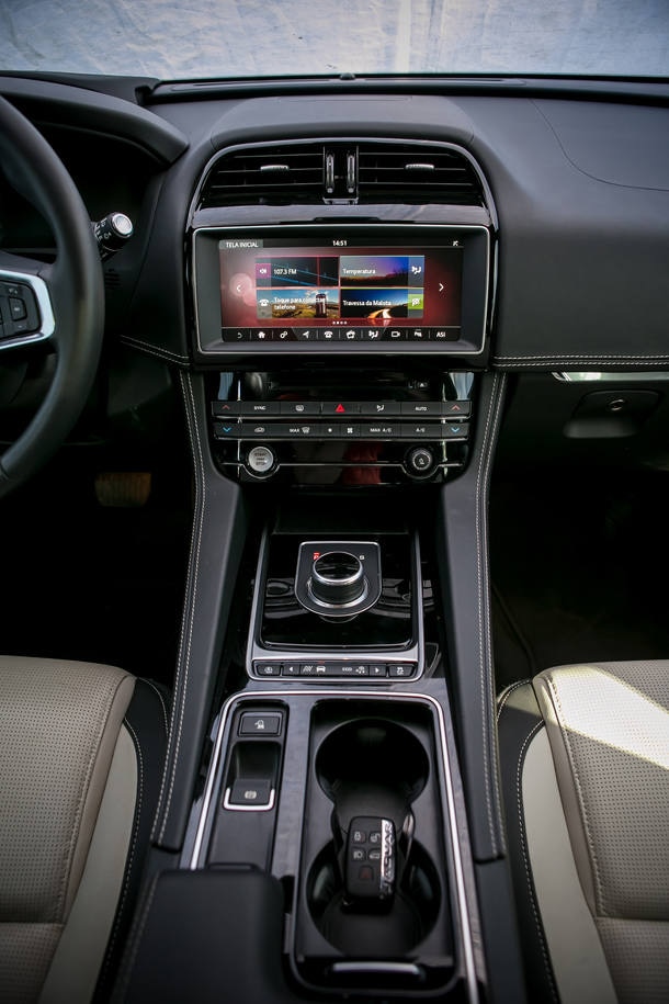 Jaguar F-Pace x Audi Q5