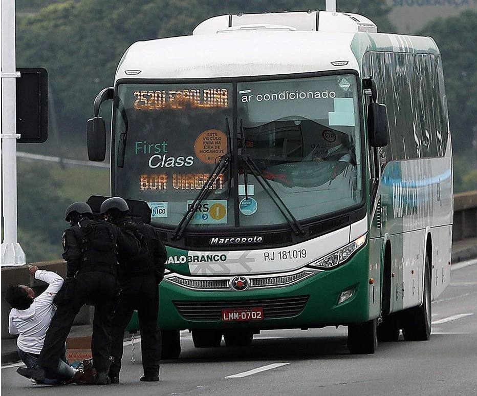 Sequestro a ônibus na Ponte Rio-Niterói