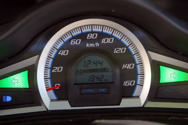 Yamaha NMax 160 enfrenta o Honda PCX 150