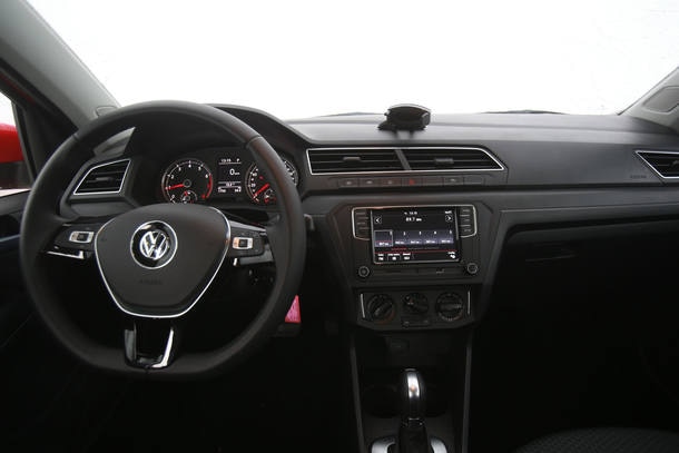 Comparativo: VW Voyage AT x Toyota Etios X AT